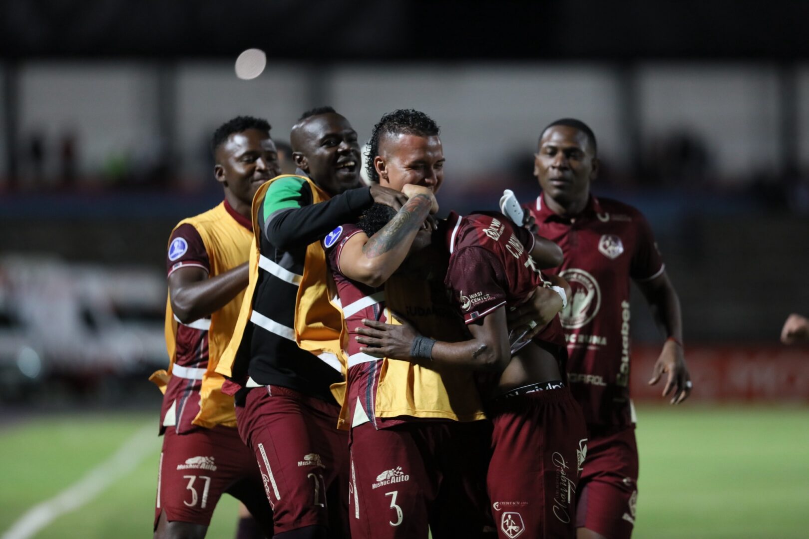 El Ponchito es líder de su grupo en Sudamericana.