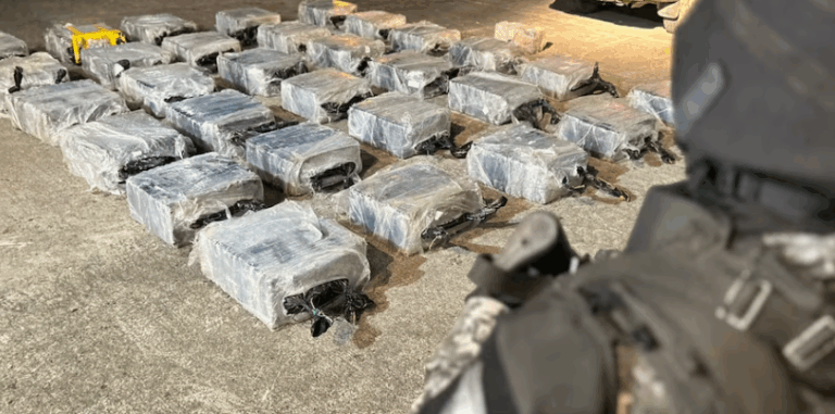 Ecuador incauta una cifra récord de 135 toneladas de droga en 2025 ...